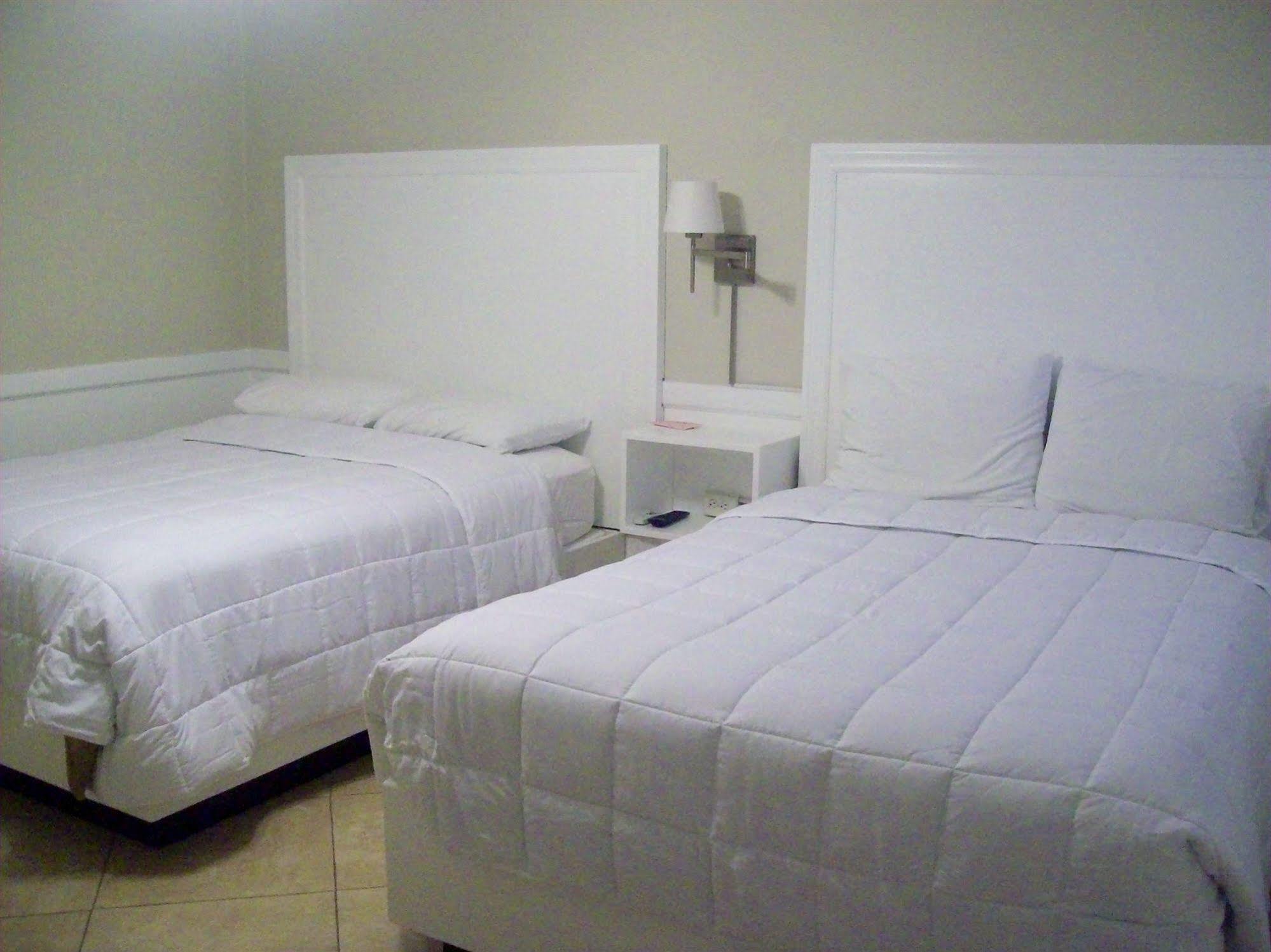 Kingsail Resort Маратон Екстериор снимка